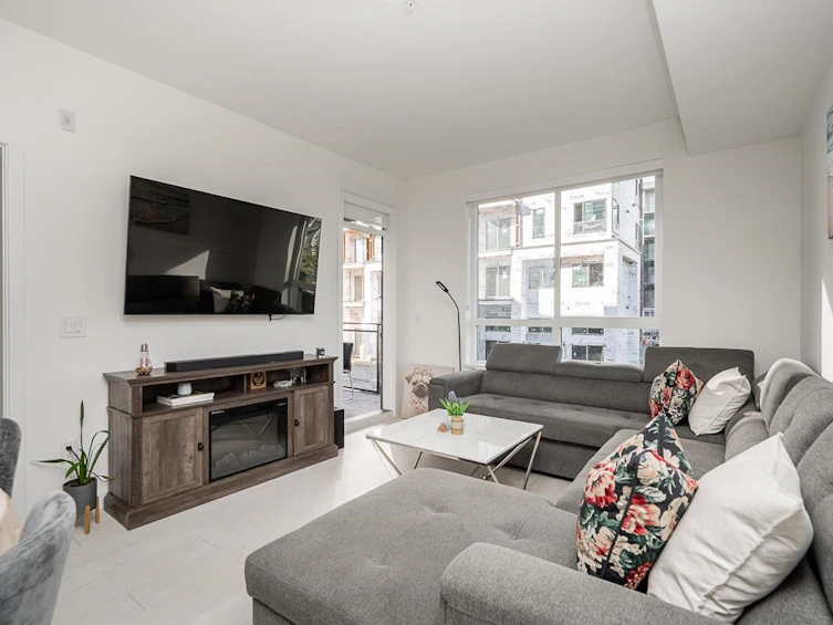 221-9456 134 Street, Surrey, BC, V3V 0G8 - 9