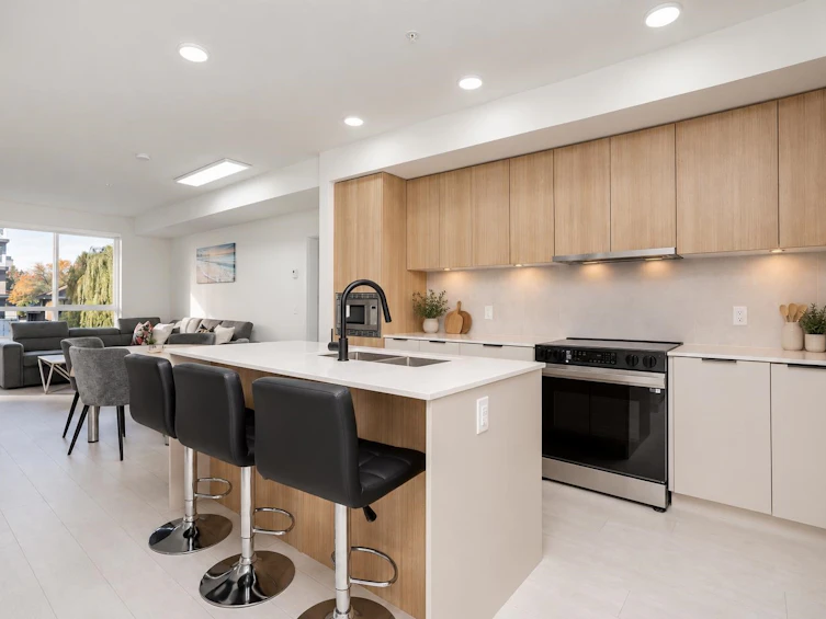 221-9456 134 Street, Surrey, BC, V3V 0G8 - 2