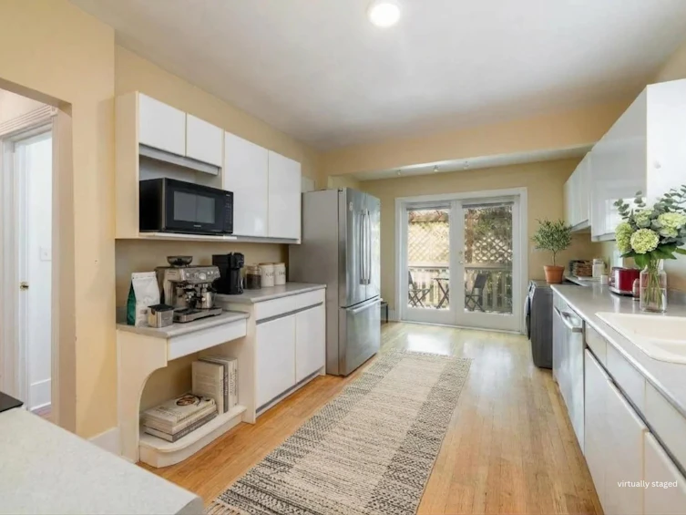 4343 W 11th Avenue, Vancouver, BC, V6R 2L9 - 2