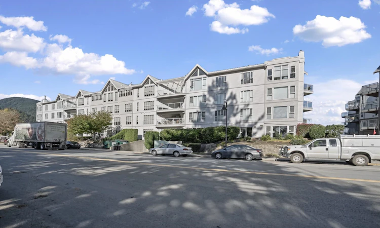 412-328 Esplanade Avenue