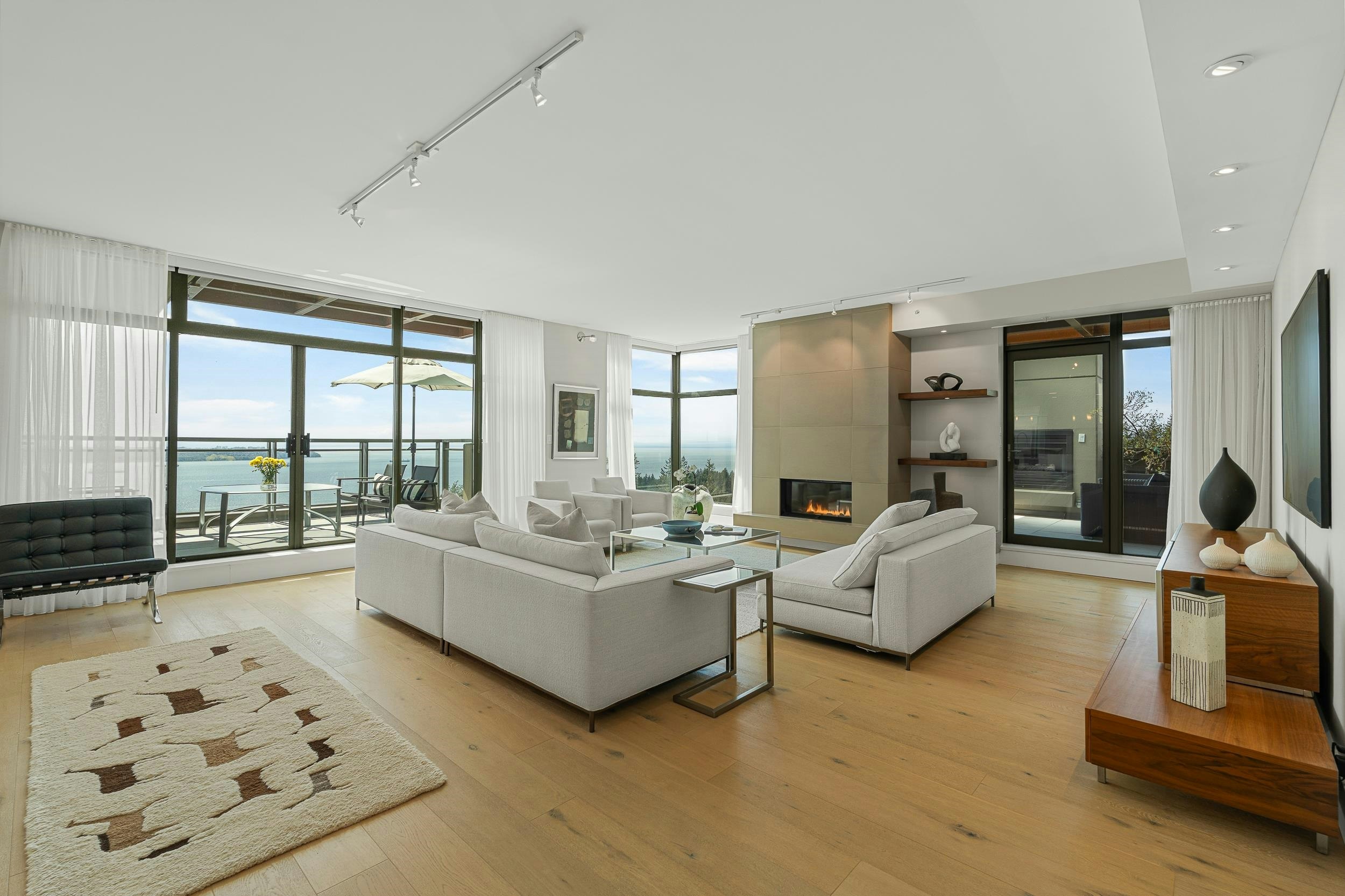 1402-3355 Cypress Place - 3