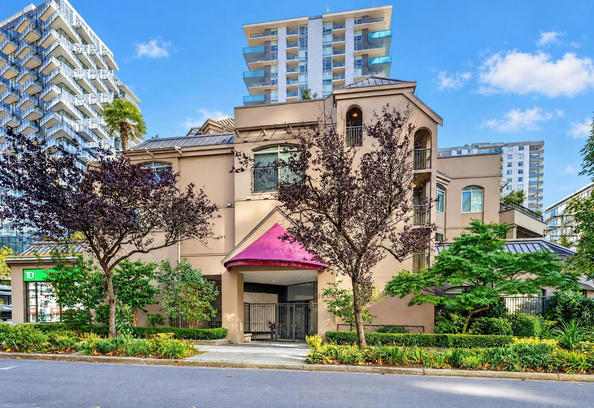 105-1208 Bidwell Street, Vancouver, BC, V6G 2K9