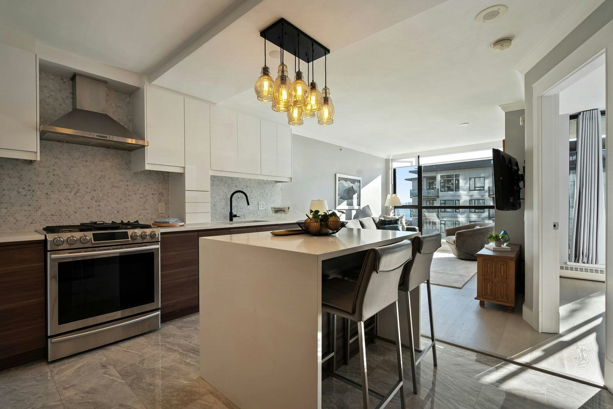 504-124 W 1st Street, North Vancouver, BC, V7M 3N3
