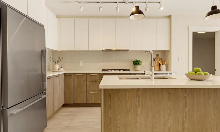 G4-625 E 3rd Street