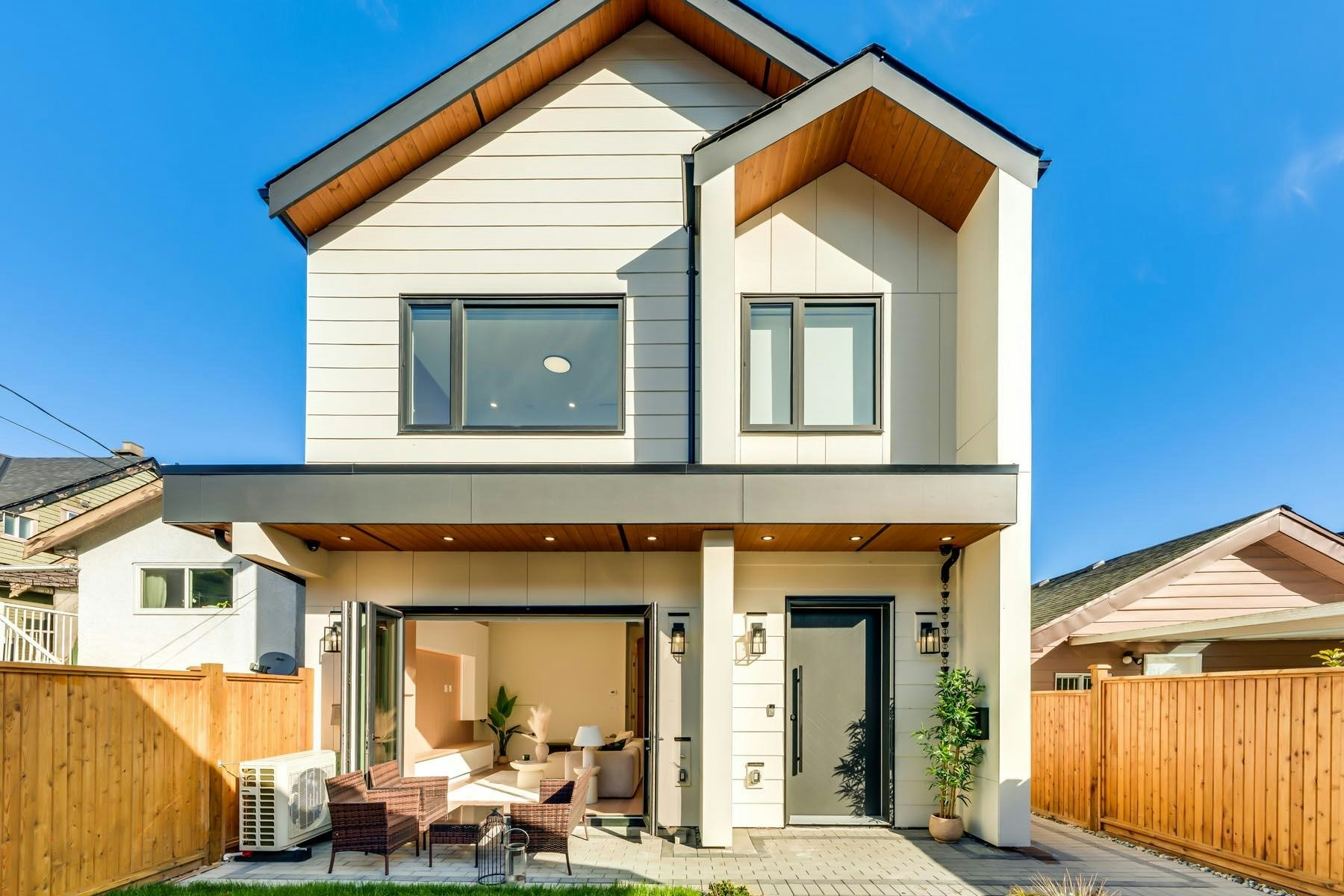 2-2686 Mcgill Street, Vancouver, BC, V5K 1H3