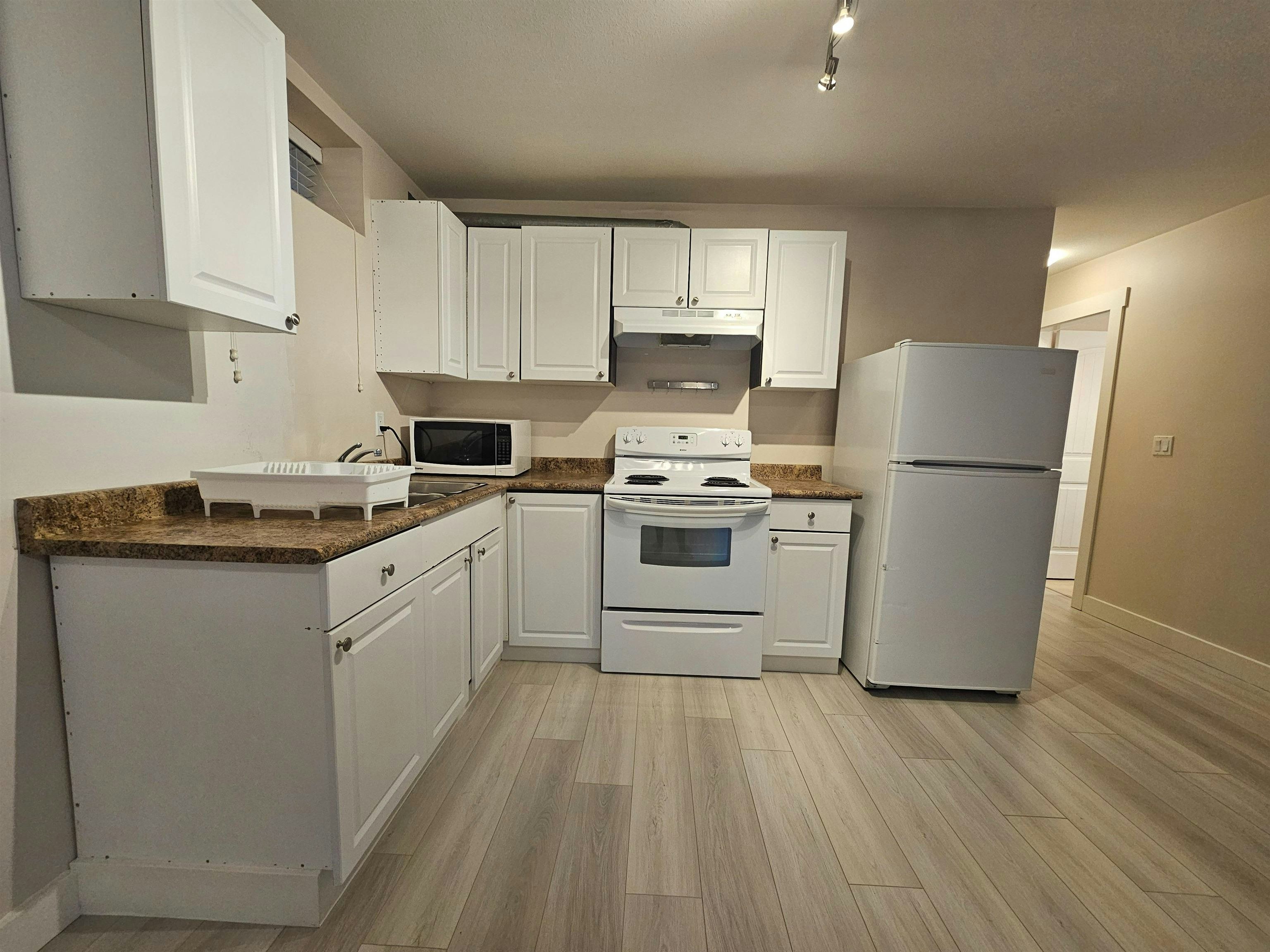  39xx Burke St, Burnaby, BC, V5H 1A6 - 5