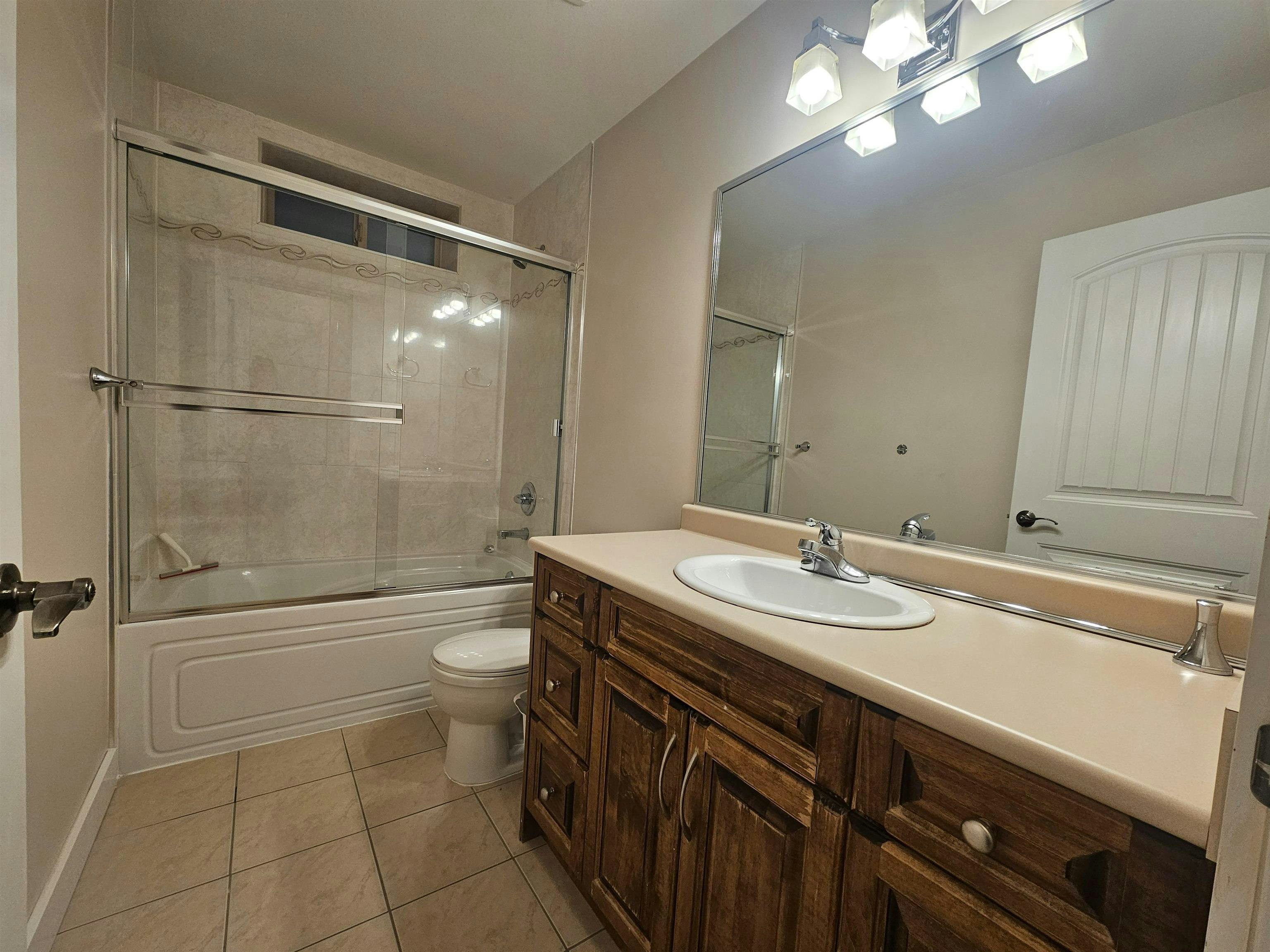  39xx Burke St, Burnaby, BC, V5H 1A6 - 9