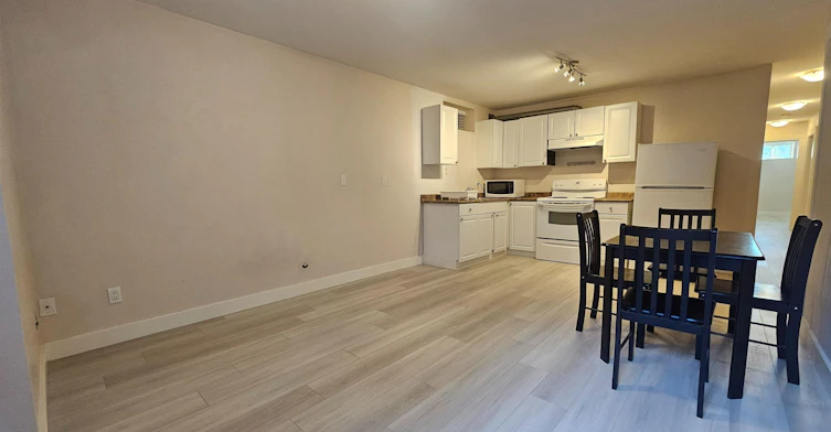 39xx Burke St, Burnaby, BC, V5H 1A6 - 3