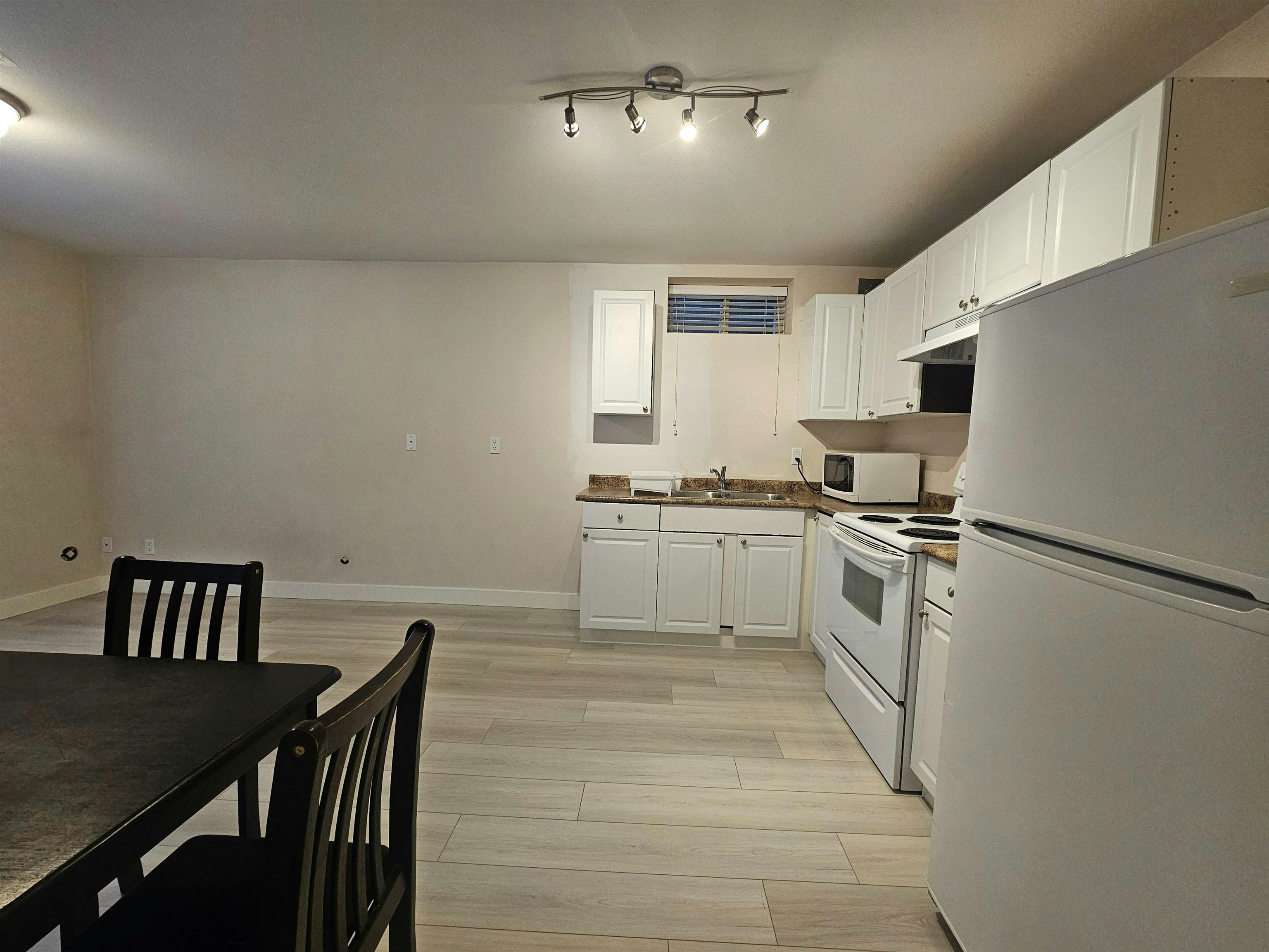  39xx Burke St, Burnaby, BC, V5H 1A6 - 4
