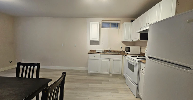 39xx Burke St, Burnaby, BC, V5H 1A6 - 4