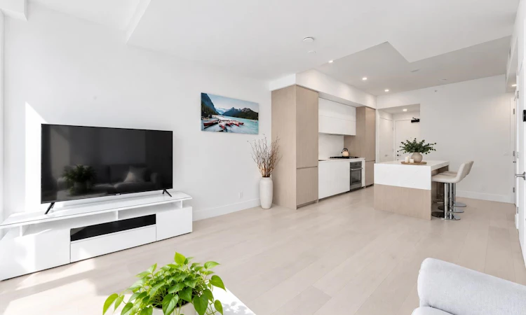 402-1342 Johnston Road