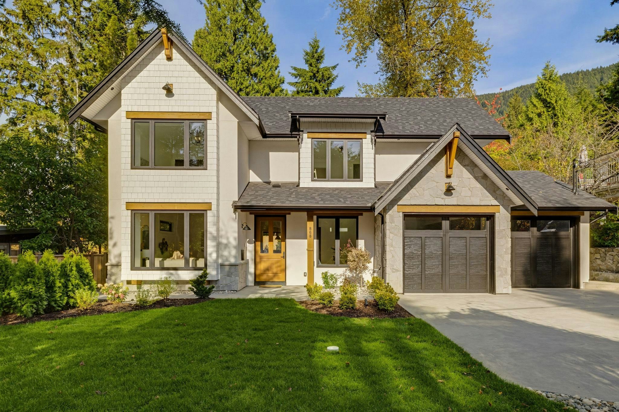 868 Canyon Boulevard, North Vancouver, BC, V7R 2J6