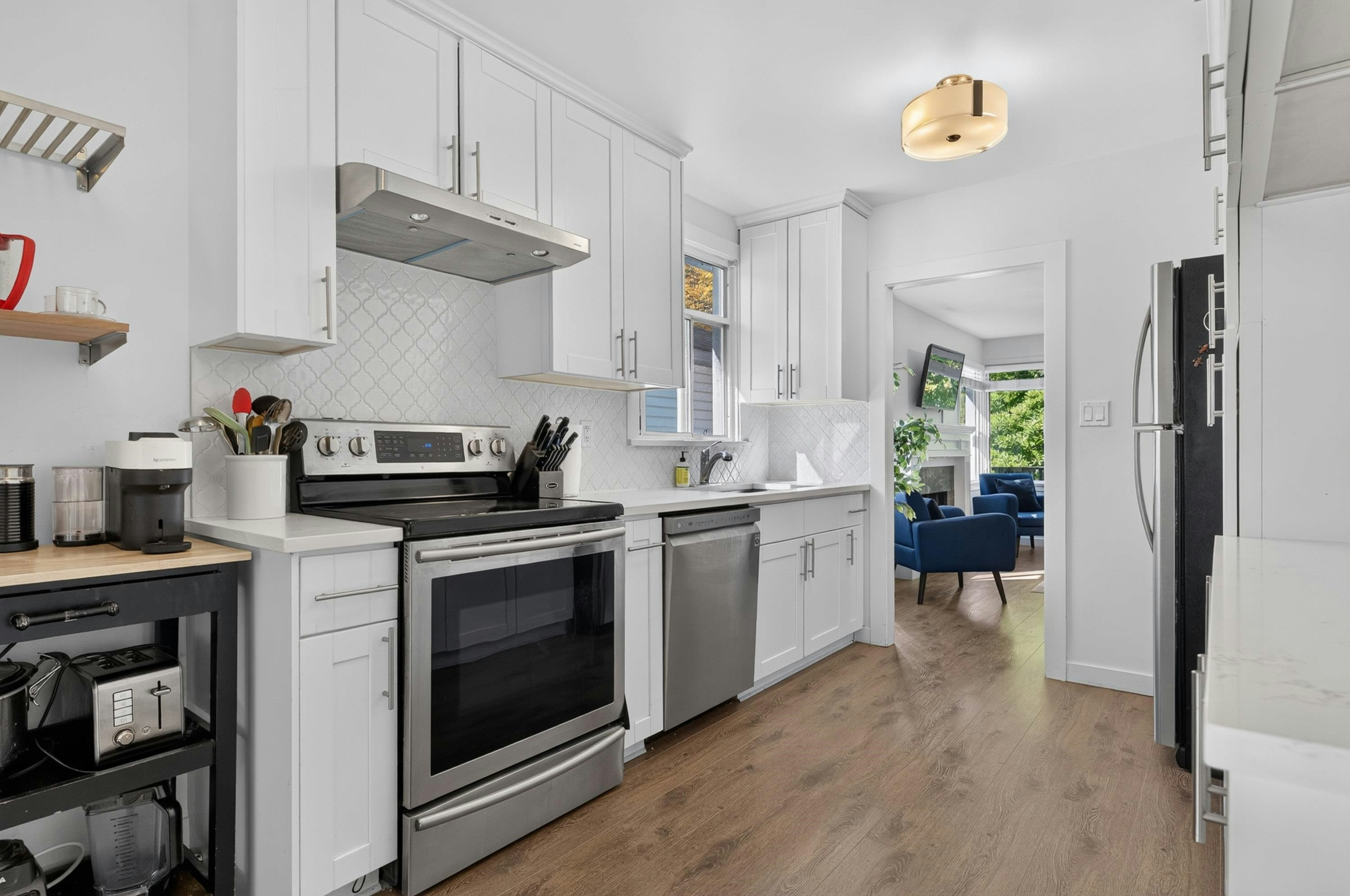 2218 E 11th Avenue, Vancouver, BC, V5N 1Z6 - 8