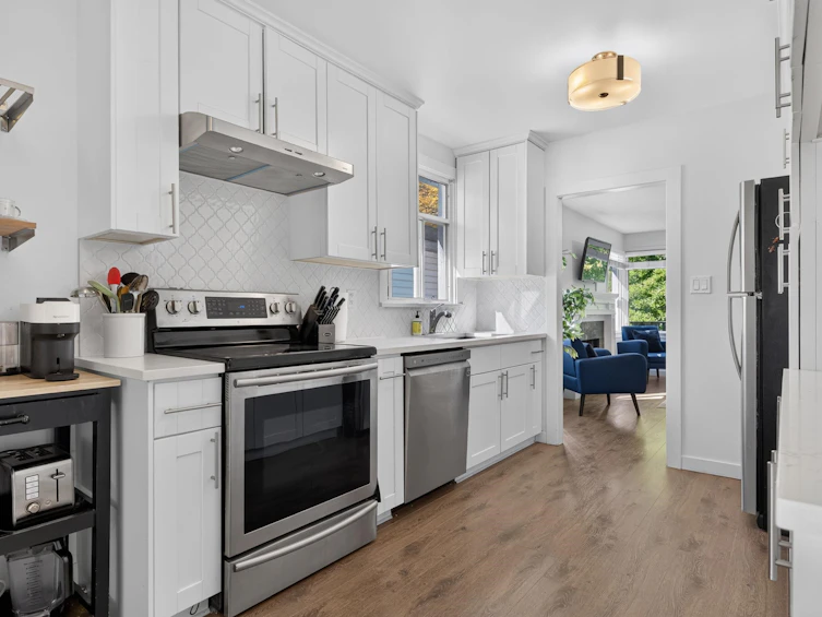 2218 E 11th Avenue, Vancouver, BC, V5N 1Z6 - 8