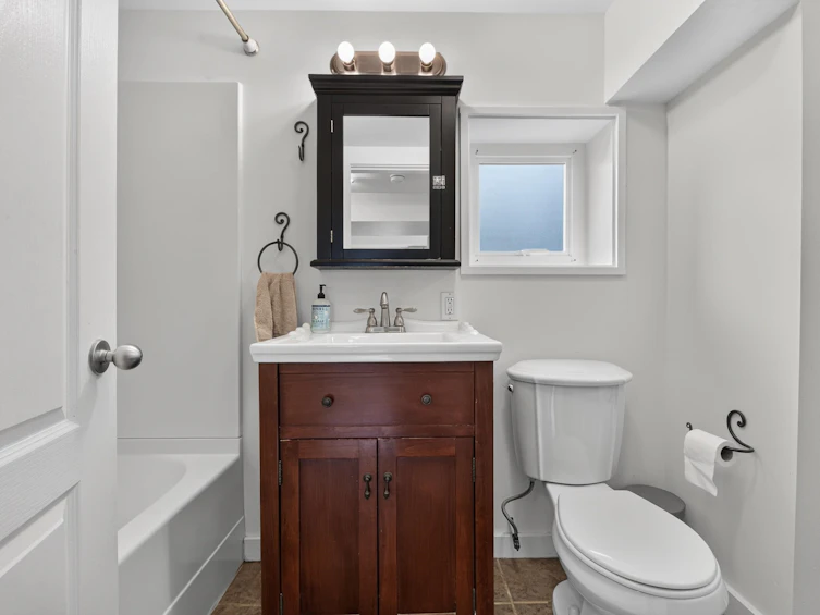 2218 E 11th Avenue, Vancouver, BC, V5N 1Z6 - 32