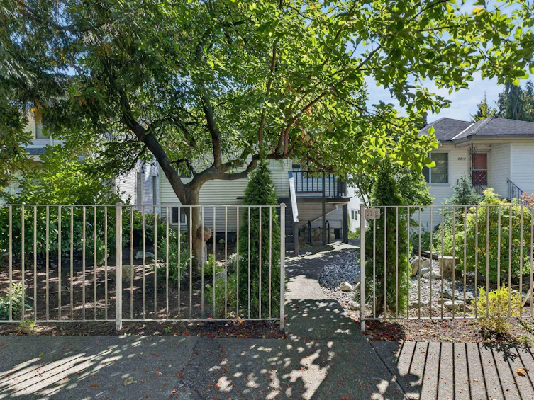 2218 E 11th Avenue, Vancouver, BC, V5N 1Z6