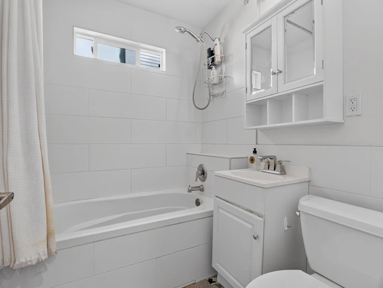 2218 E 11th Avenue, Vancouver, BC, V5N 1Z6 - 20