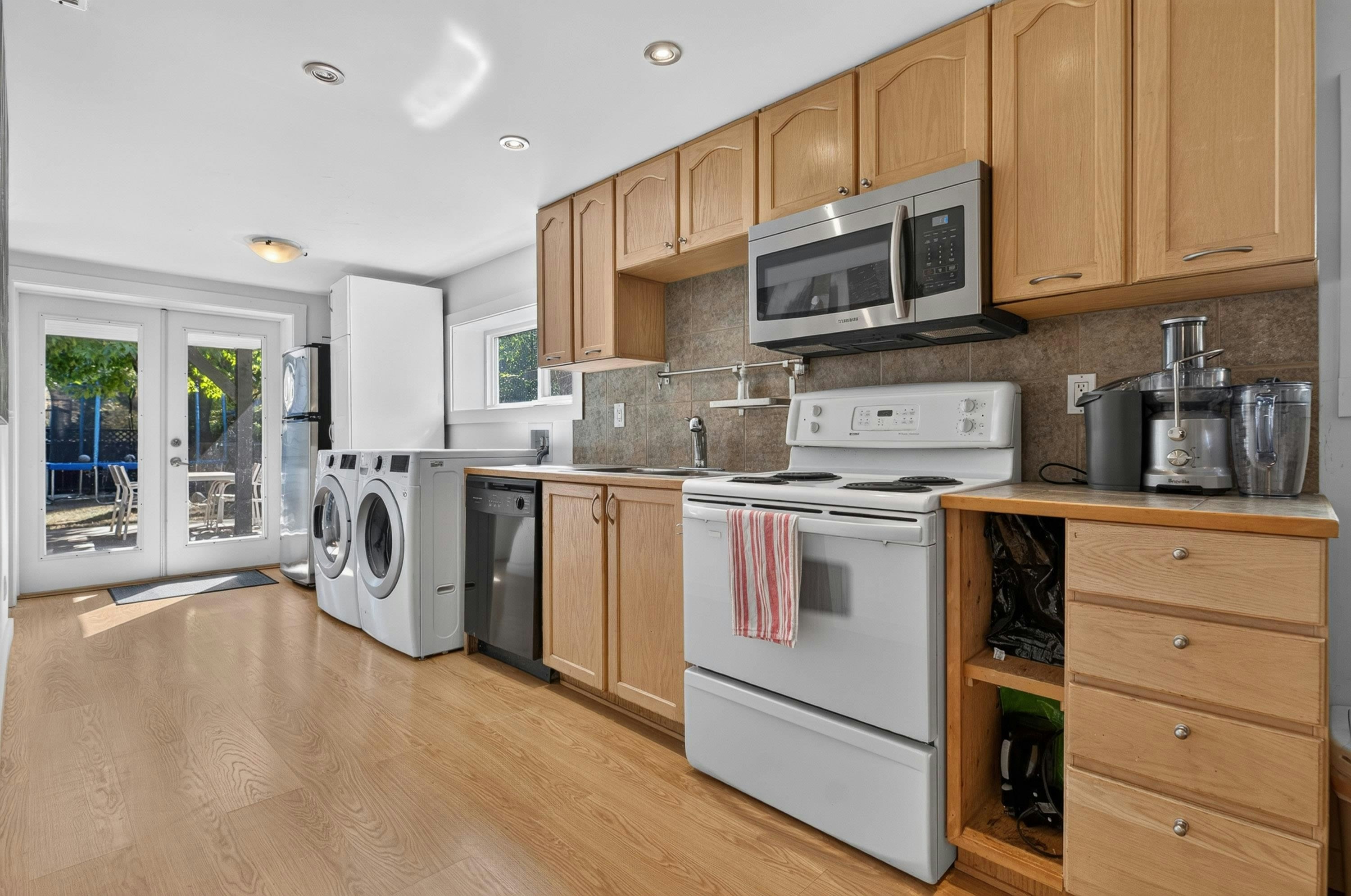 2218 E 11th Avenue, Vancouver, BC, V5N 1Z6 - 24