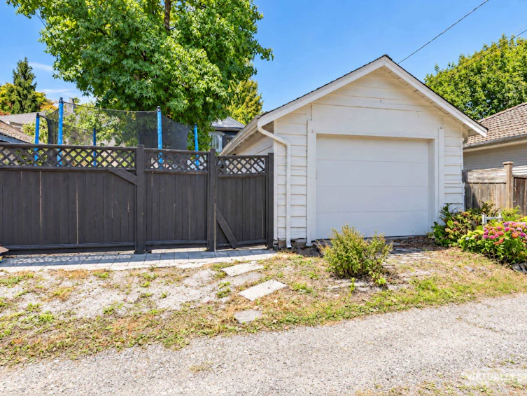 2218 E 11th Avenue, Vancouver, BC, V5N 1Z6 - 39