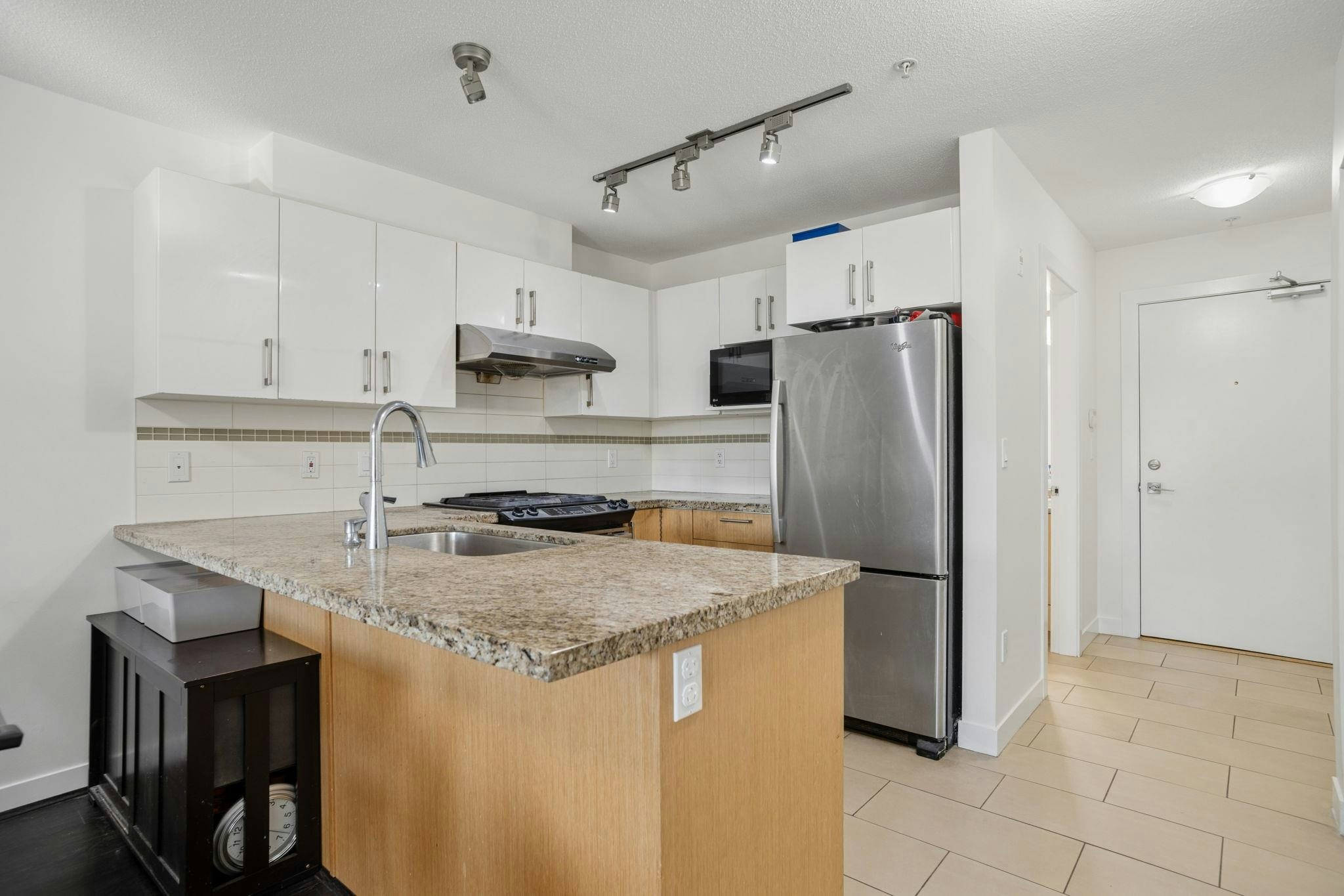 123-6828 Eckersley Road - 4
