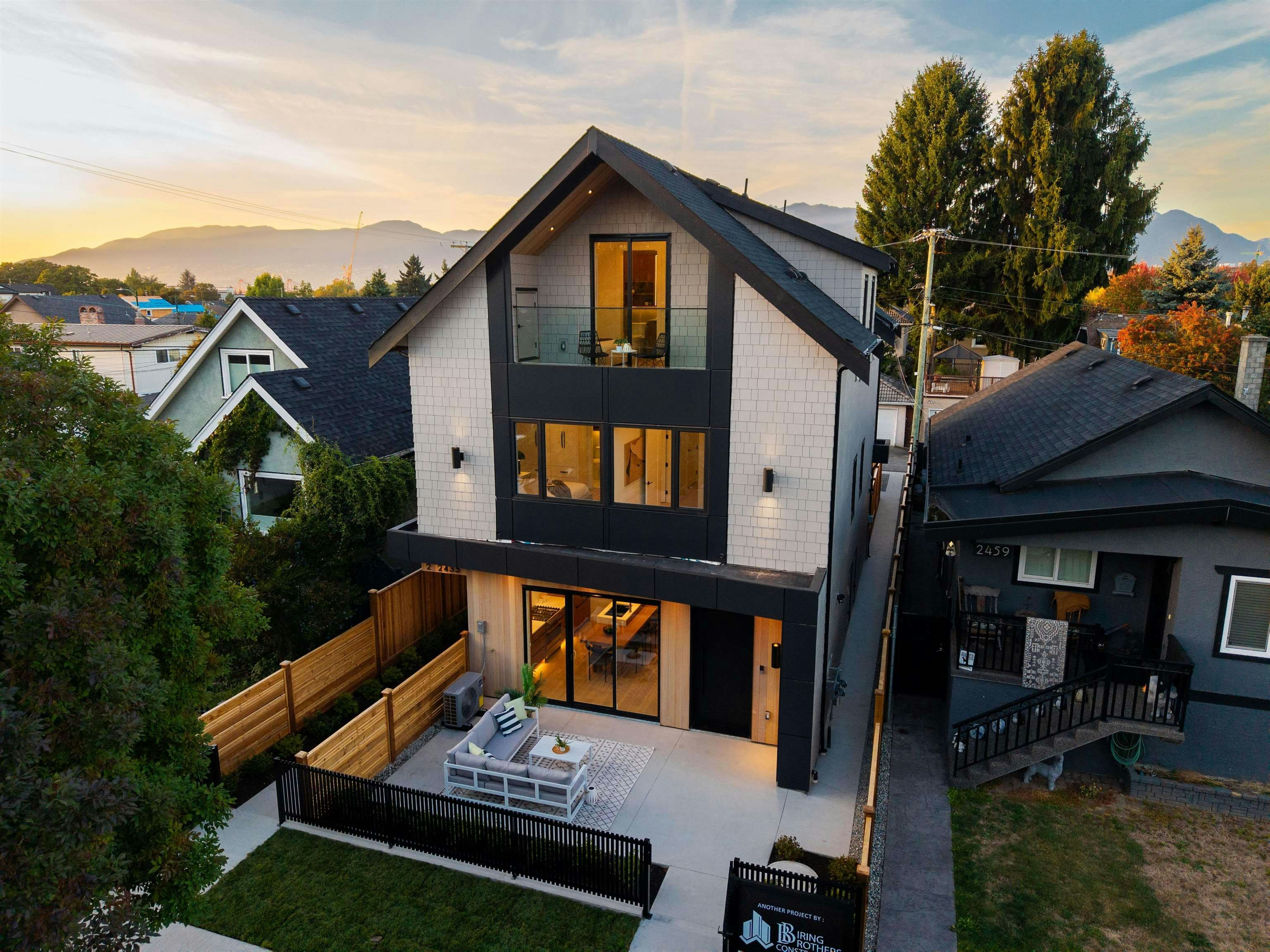 1-2435 Napier Street, Vancouver, BC, V5K 2W2
