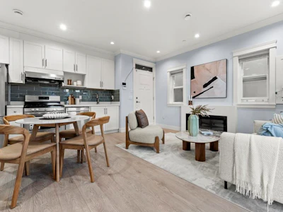 2216 Mannering Avenue - 5
