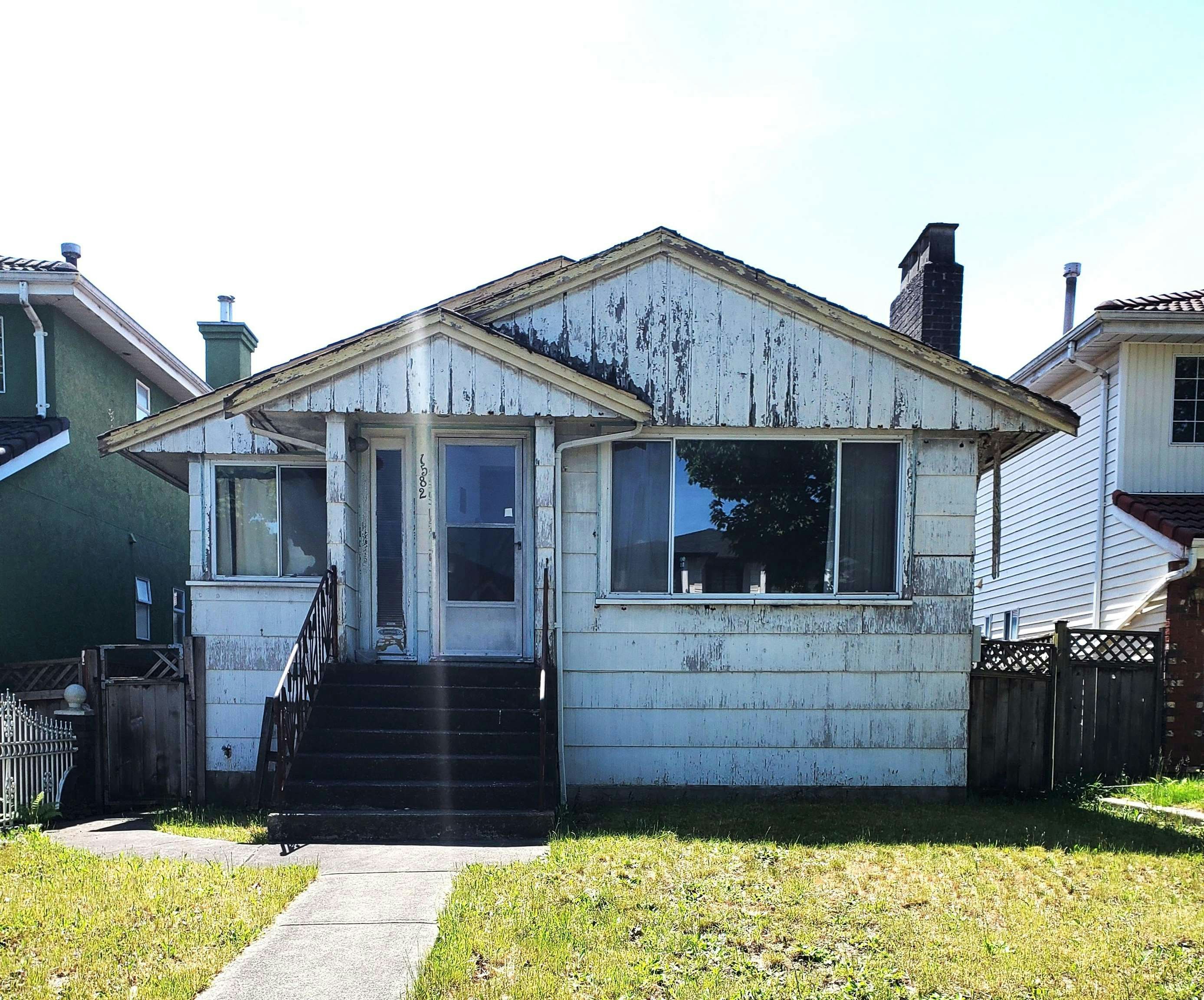 1582 E 49th Avenue, Vancouver, BC, V5P 1S6