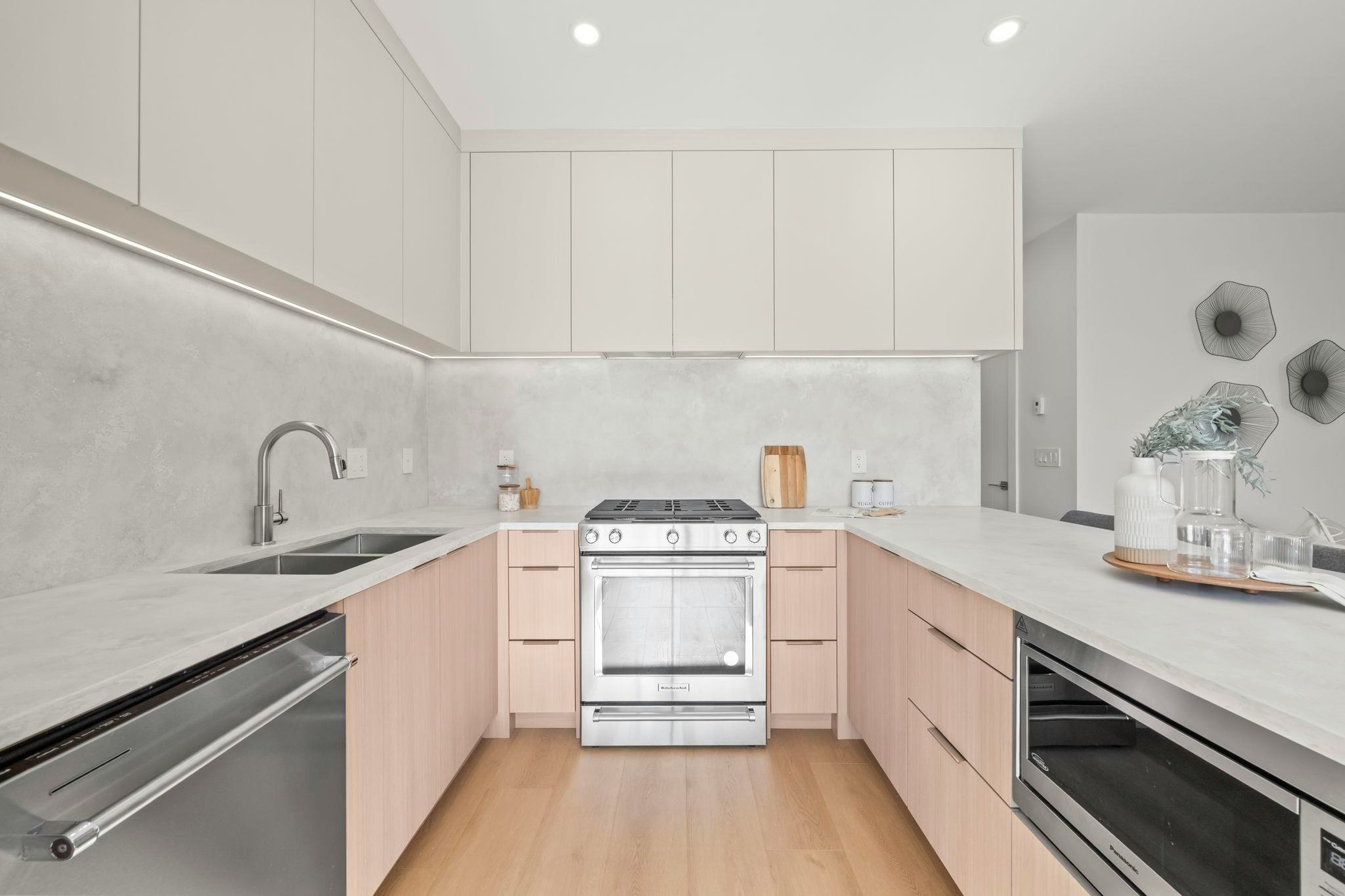 1-3623 Triumph Street - 4