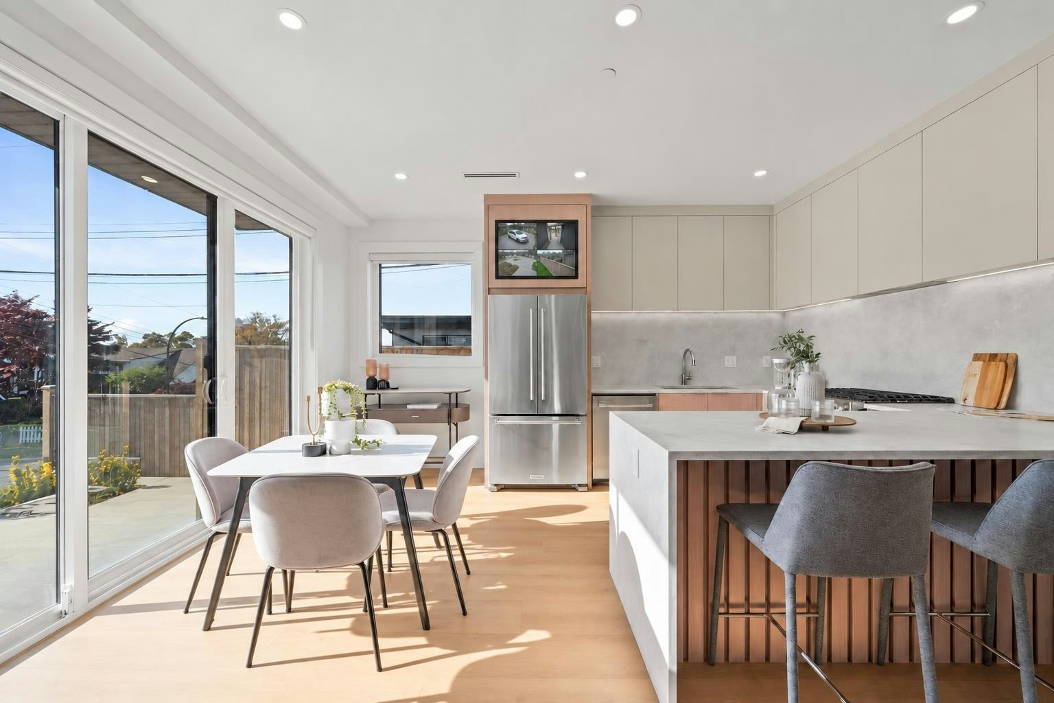 1-3623 Triumph Street, Vancouver, BC, V5K 1V4