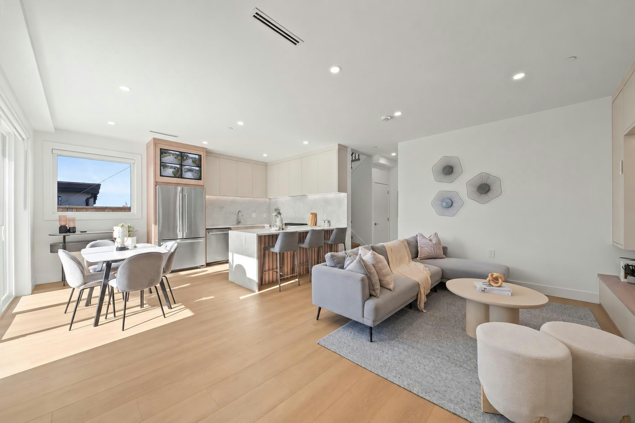 1-3623 Triumph Street - 3
