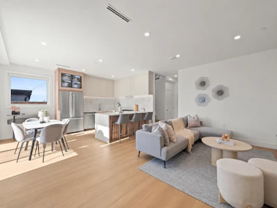 1-3623 Triumph Street - 3
