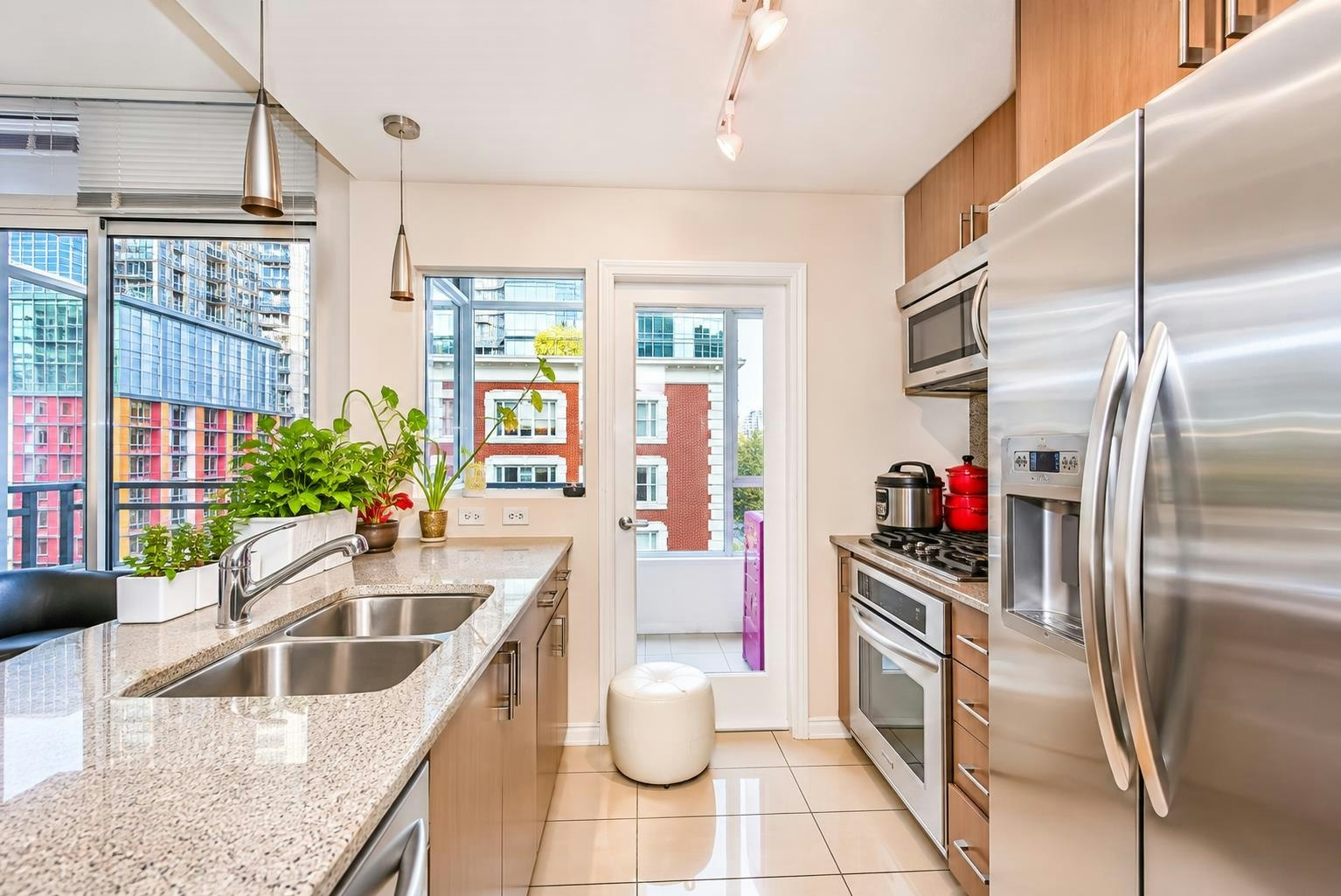 702-1211 Melville Street, Vancouver, BC, V6E 0A7 - 2