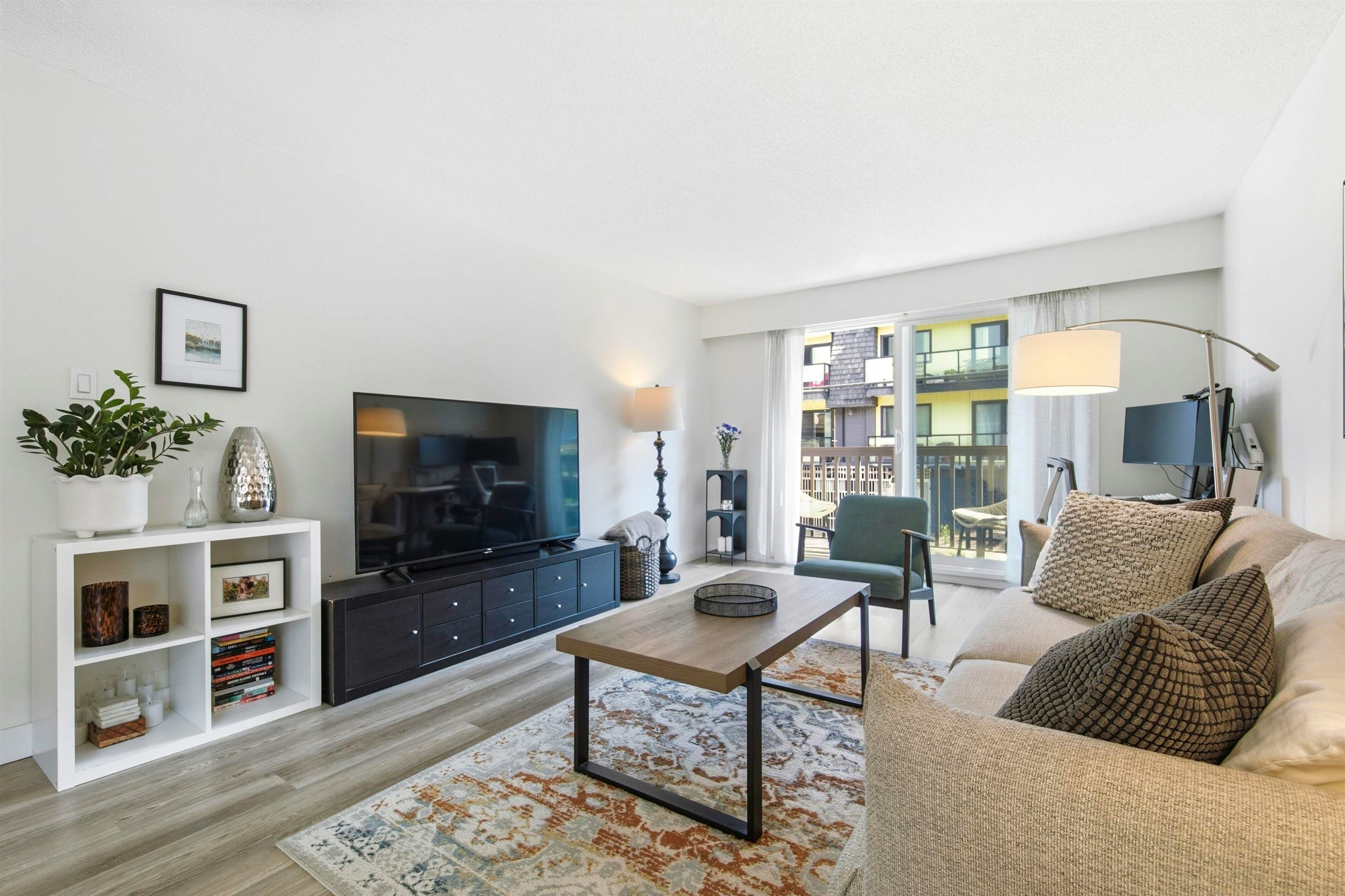 203-270 W 3rd Street, North Vancouver, BC, V7M 1G1