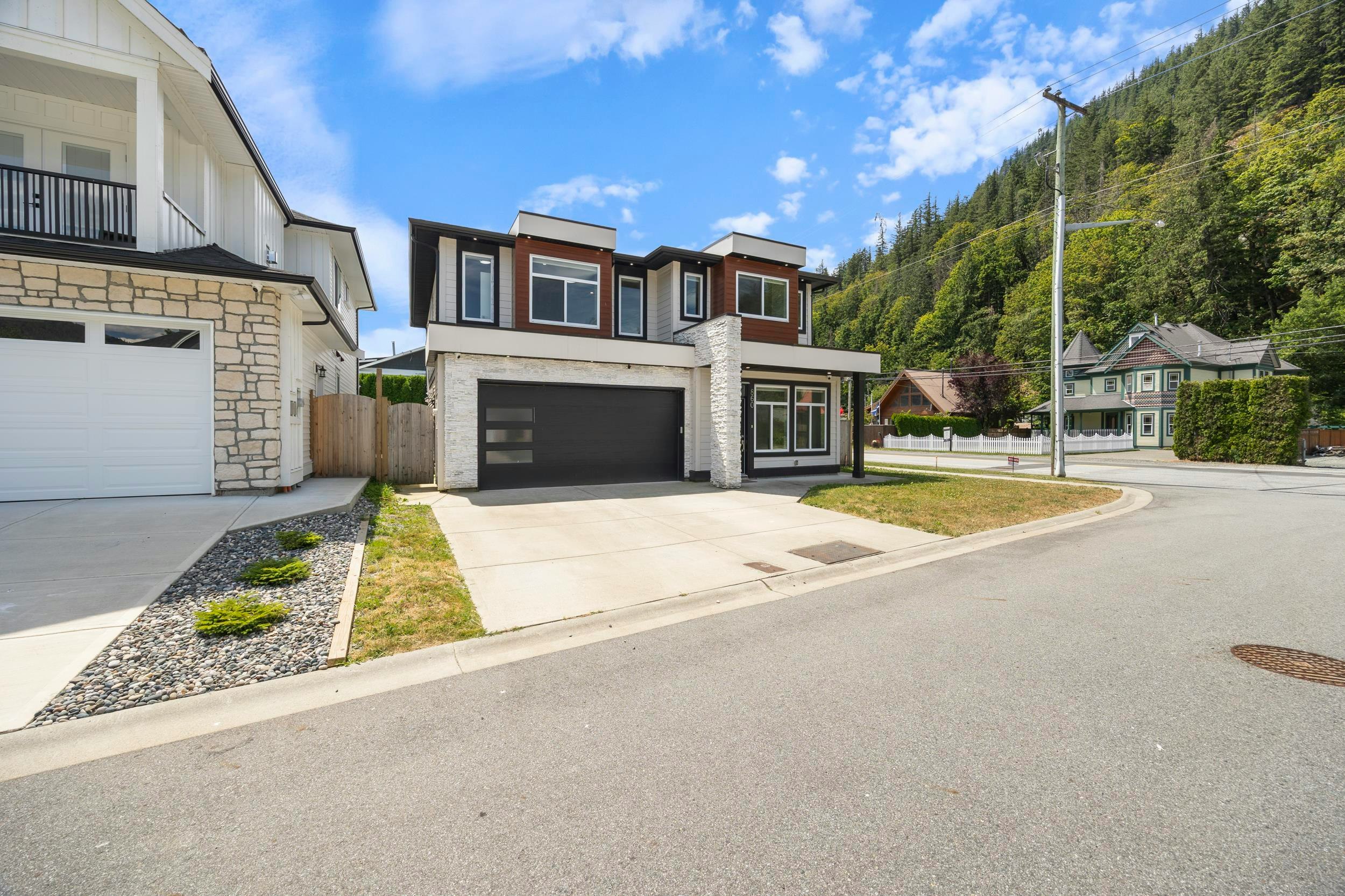 860 Willow Place - 3