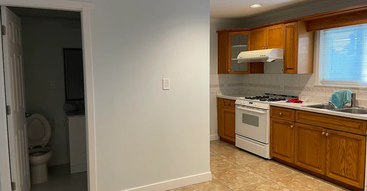 6000 Dawson Street, Burnaby, BC, V5B 2W6 - 3