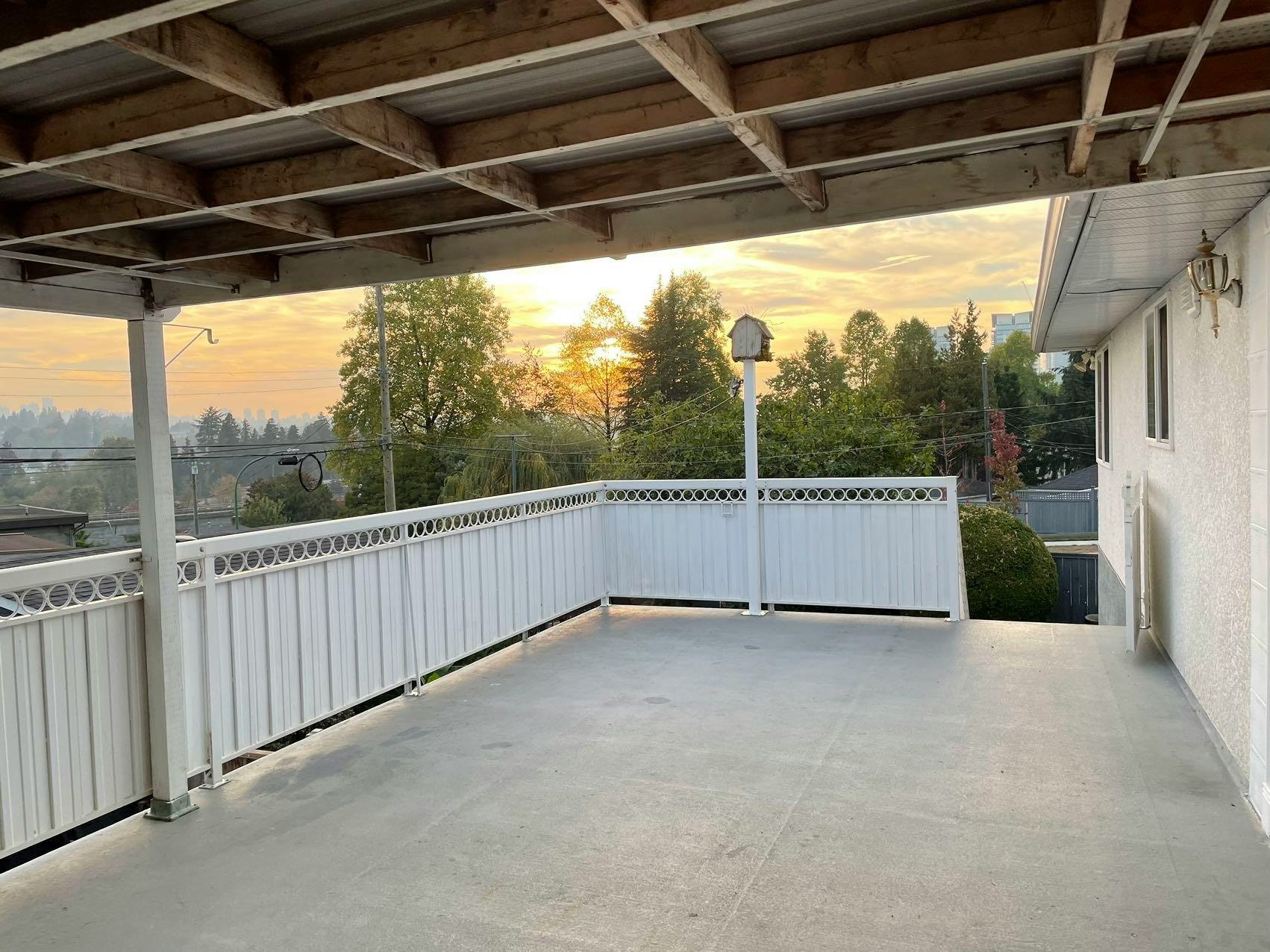 6000 Dawson Street, Burnaby, BC, V5B 2W6 - 9