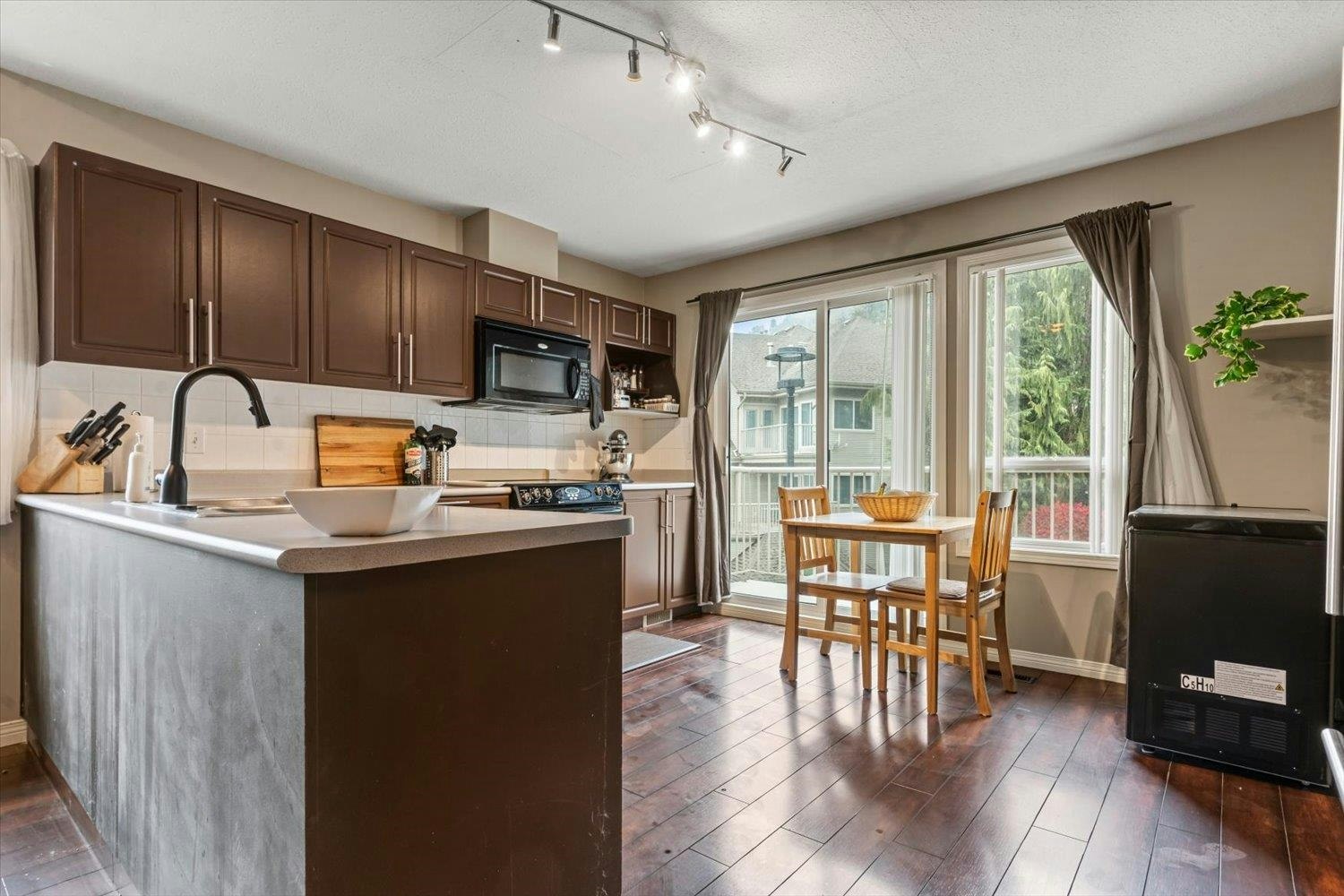 1102-5260 Goldspring Place - 5