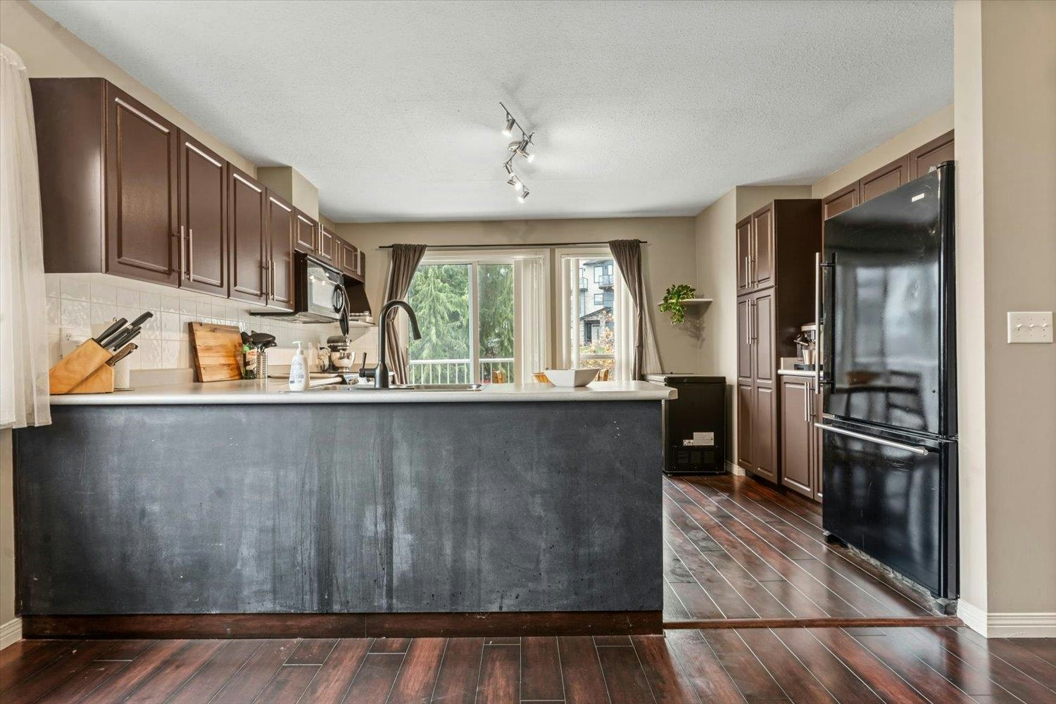 1102-5260 Goldspring Place - 4