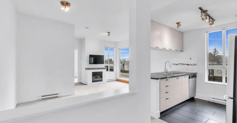 417-7418 Byrnepark Walk, Burnaby, BC, V3N 0B3 - 2