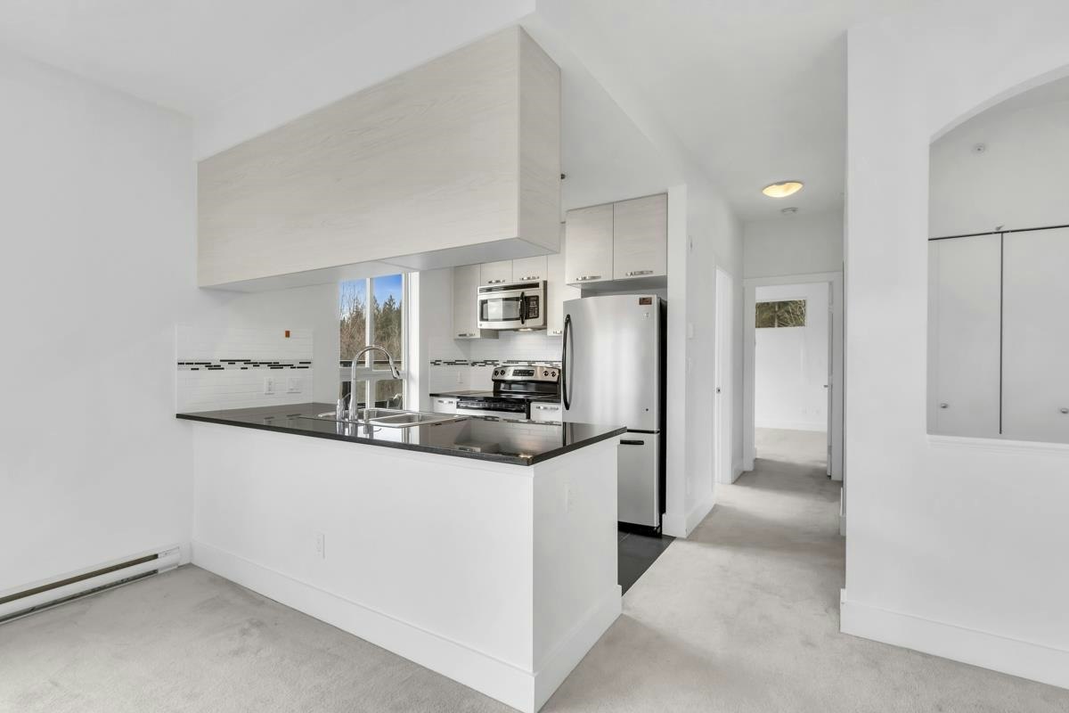 417-7418 Byrnepark Walk, Burnaby, BC, V3N 0B3 - 4