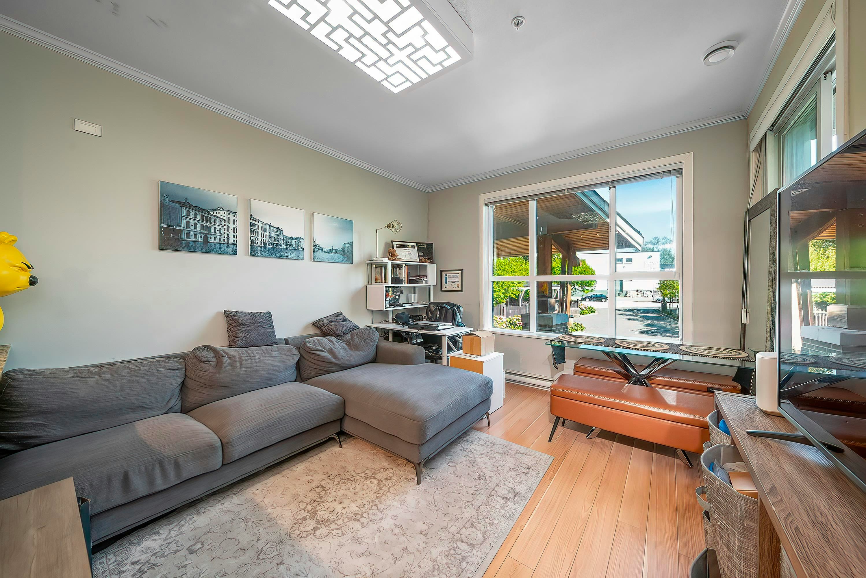 214-5788 Sidley Street, Burnaby, BC, V5J 0E4