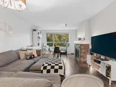 103-700 Klahanie Drive - 5