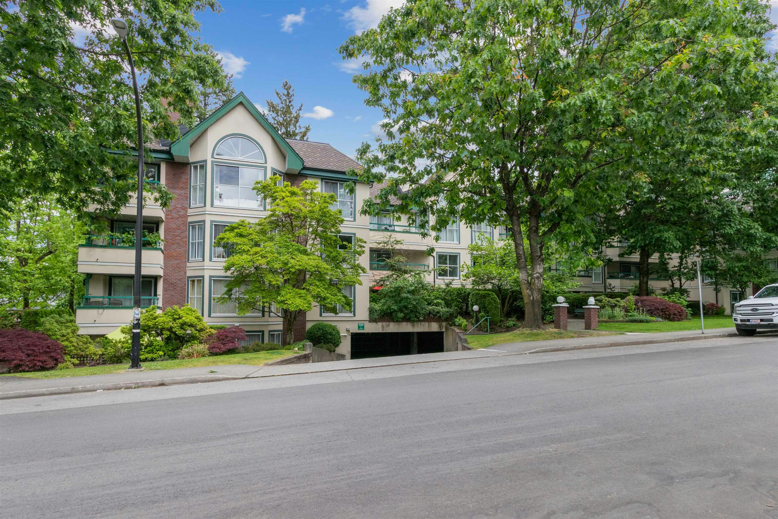 204-5656 Halley Avenue, Burnaby, BC, V5H 2P8