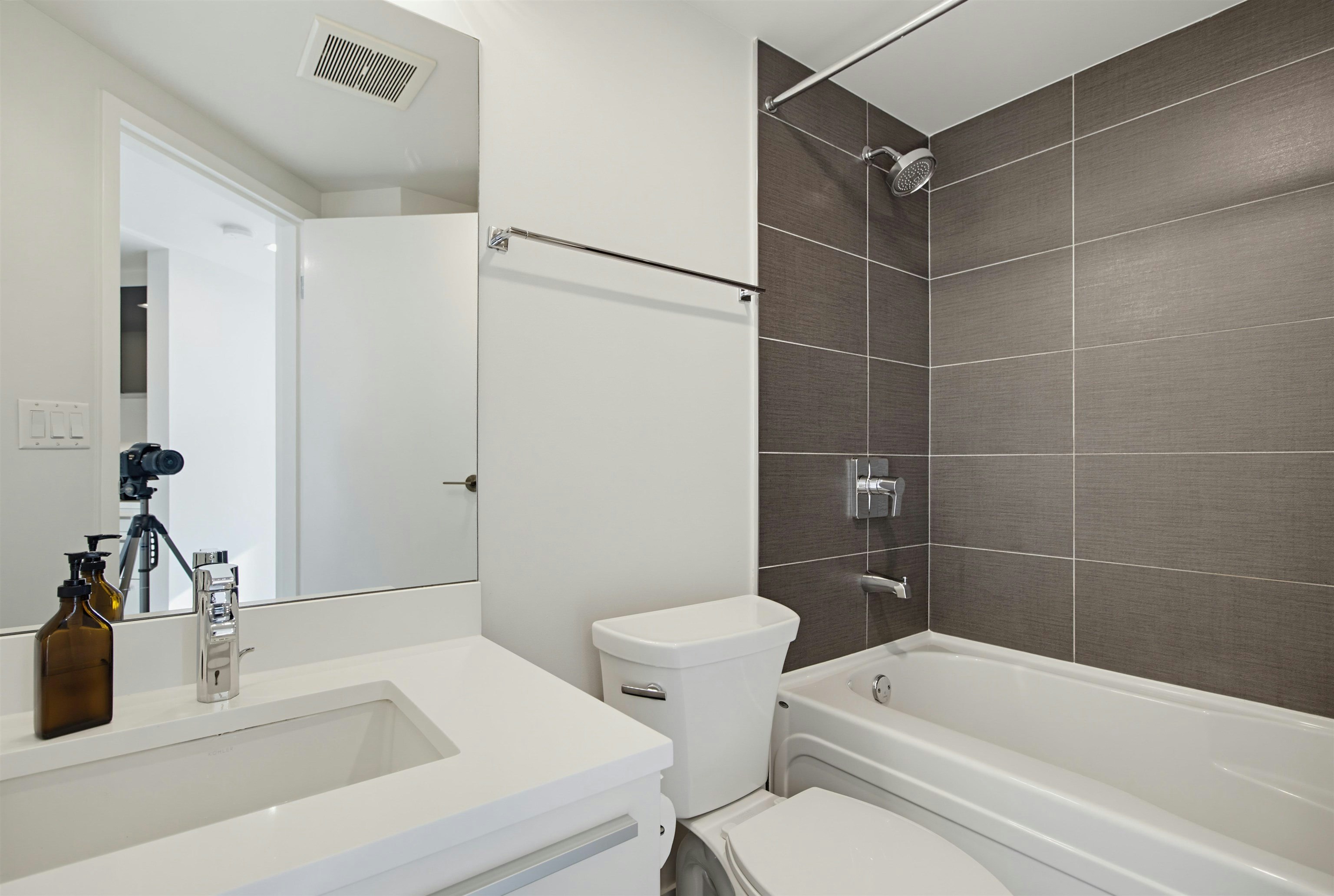 2306-1323 Homer Street, Vancouver, BC, V6B 5T1 - 12