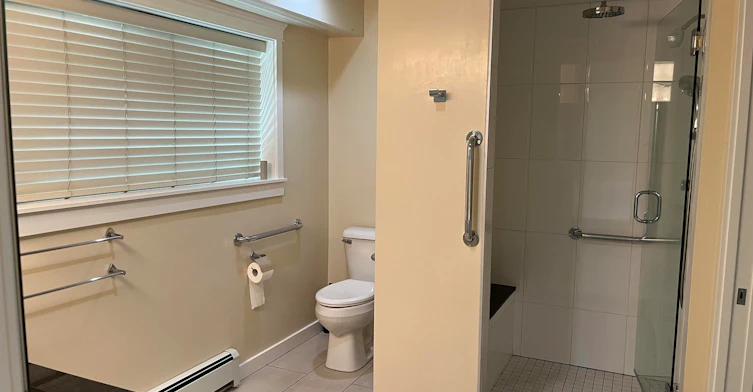4000 West 9th Avenue, Vancouver, BC, V6R 2E3 - 7