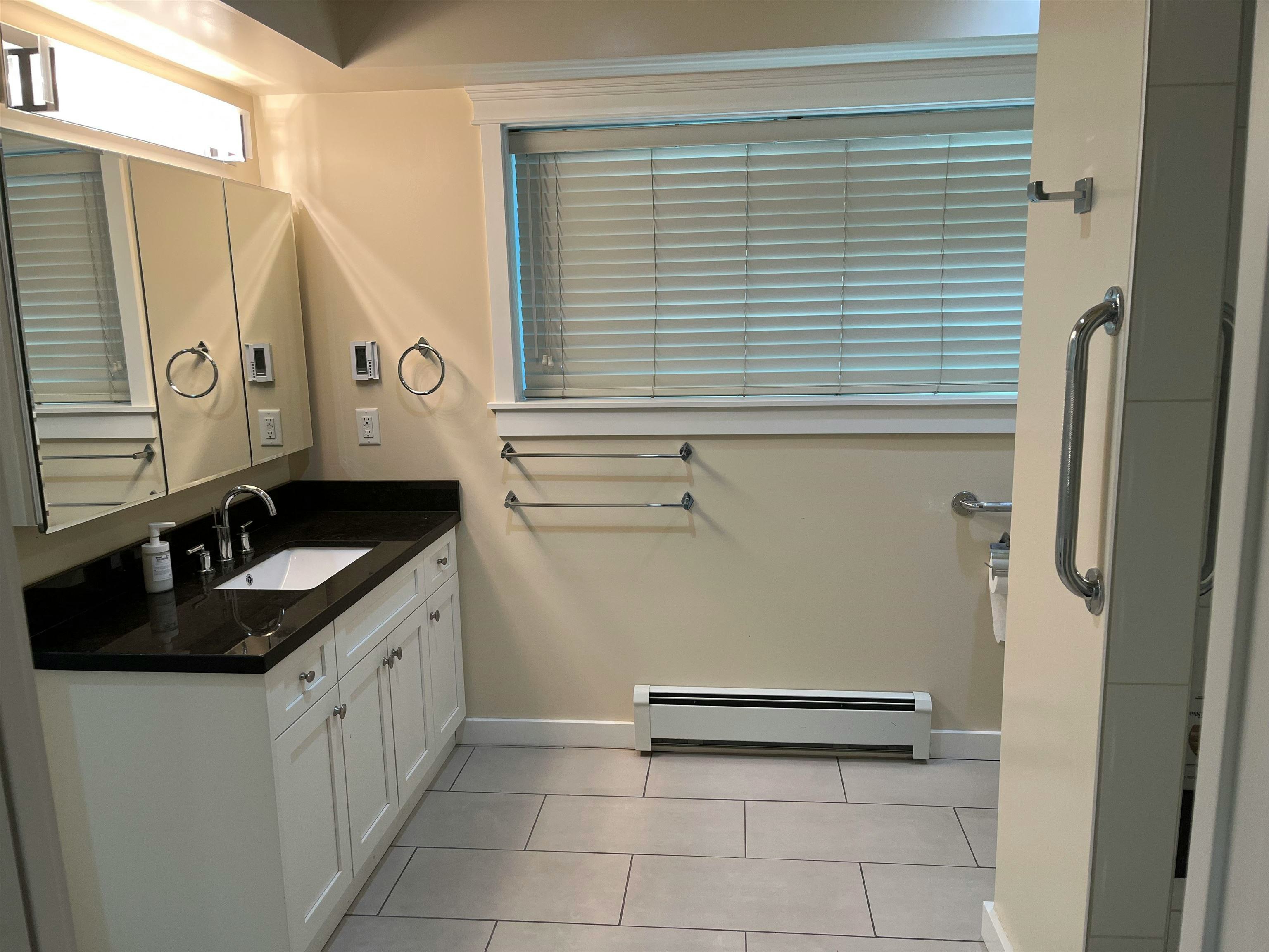 4000 West 9th Avenue, Vancouver, BC, V6R 2E3 - 8