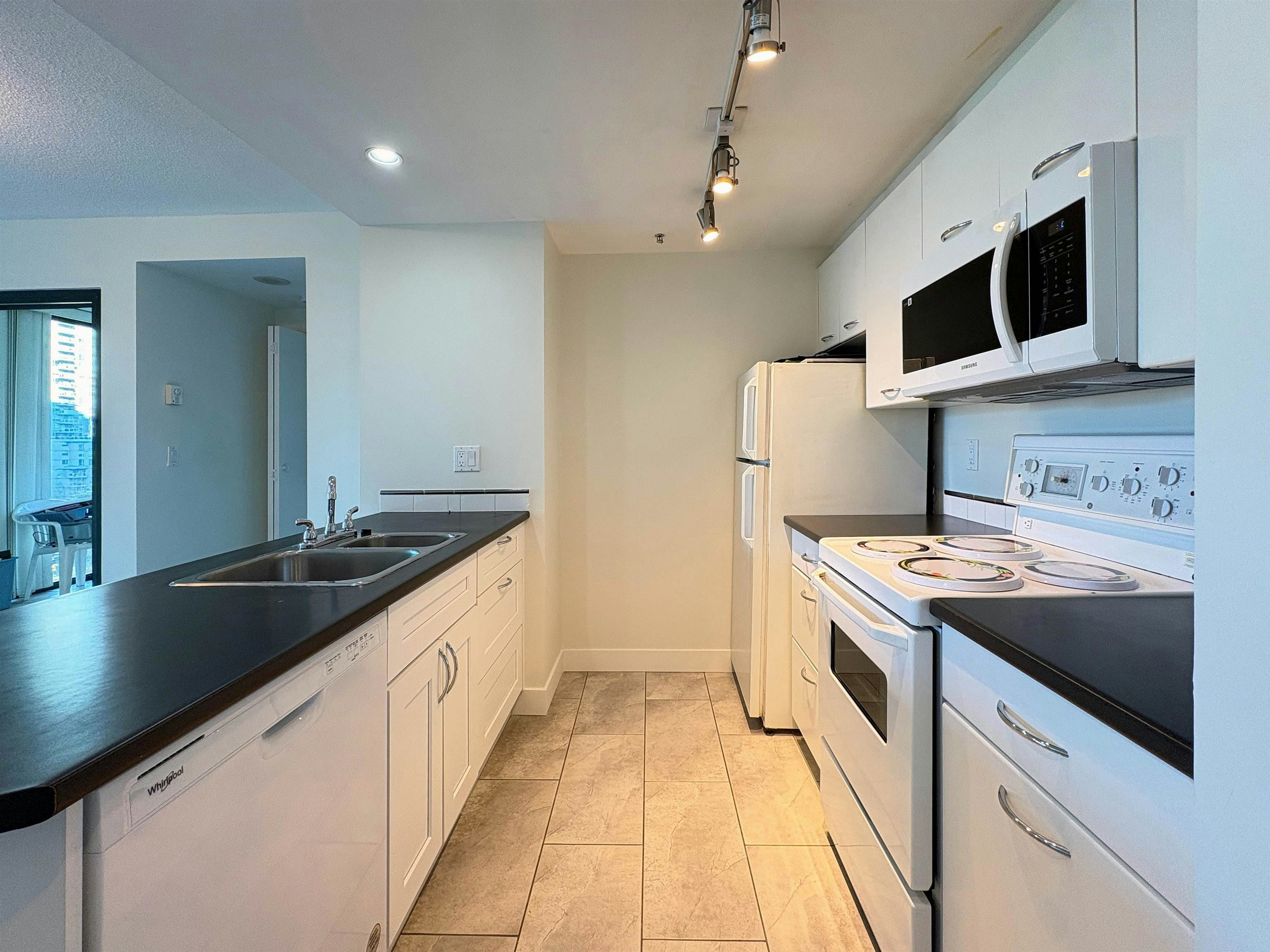 602-1331 W Georgia Street, Vancouver, BC, V6E 4P1 - 3