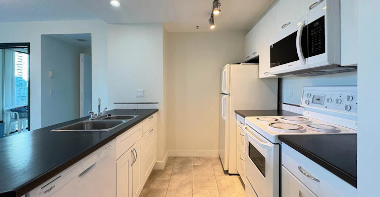 602-1331 W Georgia Street, Vancouver, BC, V6E 4P1 - 3
