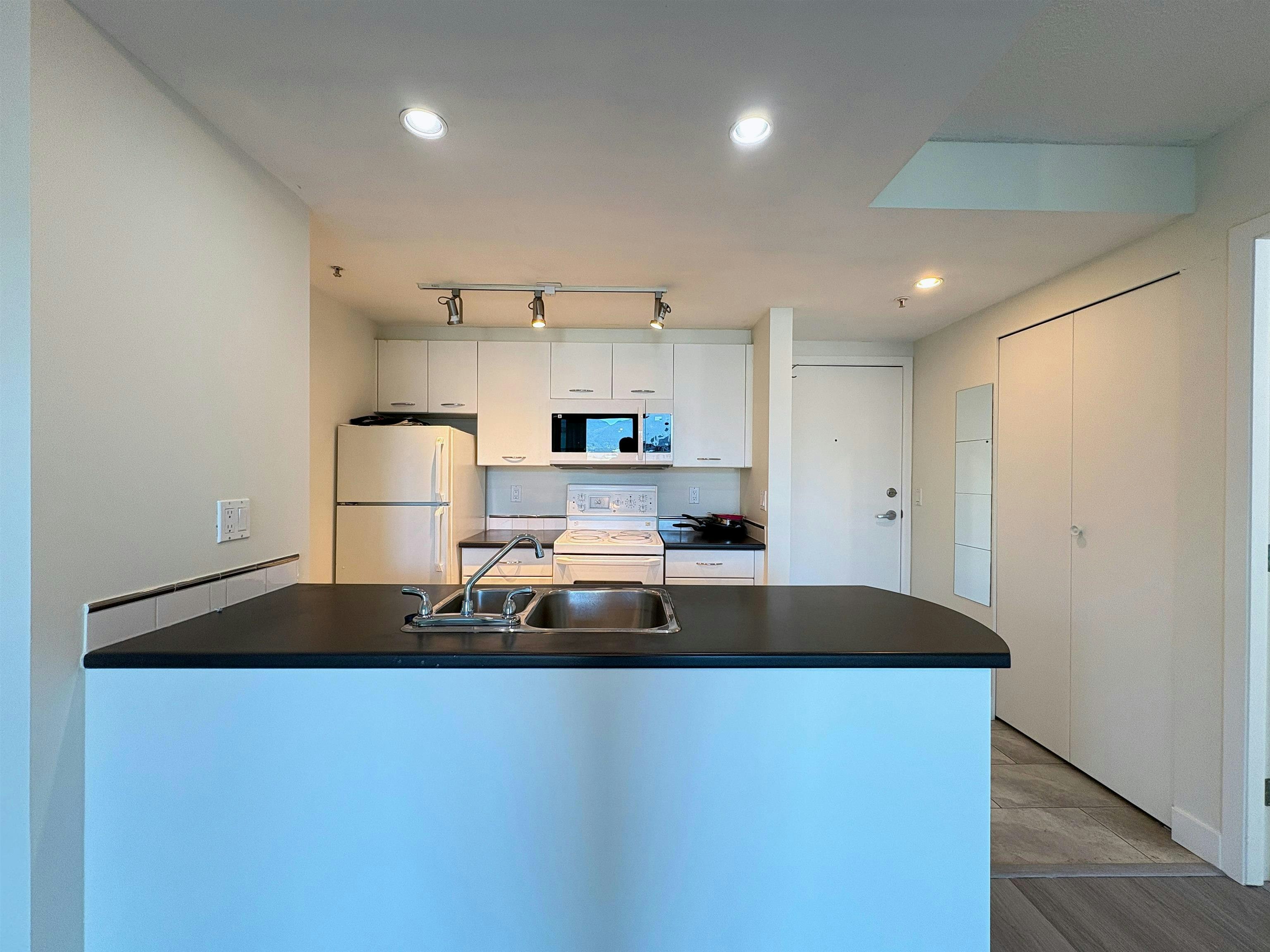 602-1331 W Georgia Street, Vancouver, BC, V6E 4P1 - 2