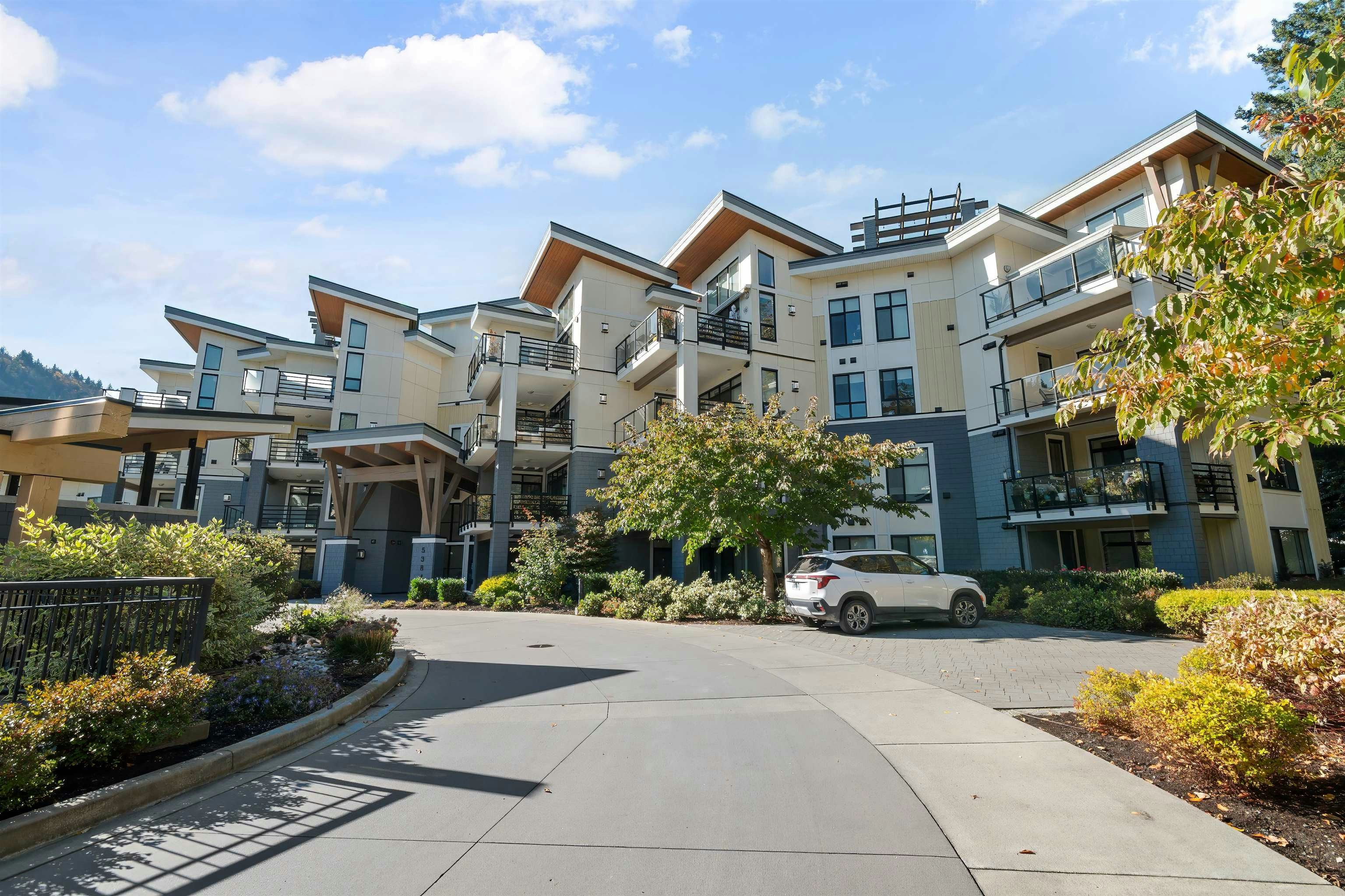 205-5384 Tyee Lane - 5